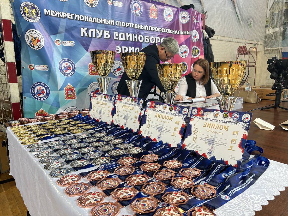 temsu_walling's tweet image. The grand opening of the traditional tournament of the "Eridan" Sports Club in the combat sport of "Kurugi" took place in #Kaluga #Russia 🇷🇺☀️
today, dedicated to the Anniversary of the Victory 🎖️in the Battle of #Stalingrad 💪🏻 during the Great Patriotic War.