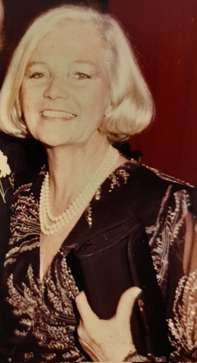 Envidias aparte!!!

Esta DIOSA era mi Mamá...

Feliz Cumple Ma!!!