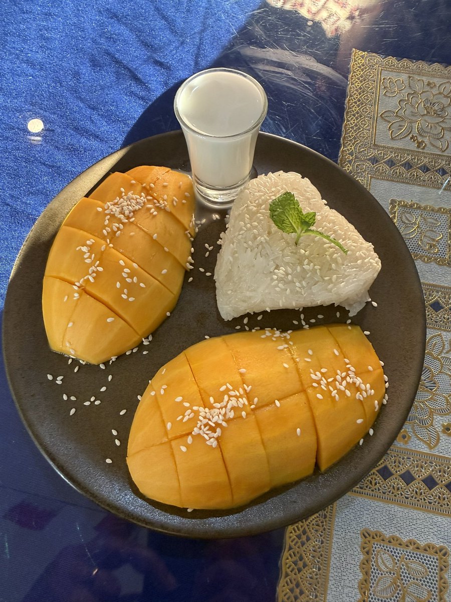 cloud_surfer72's tweet image. all things thai, before we get back to our work worlds.. 

#weekendgetaway #kitkat