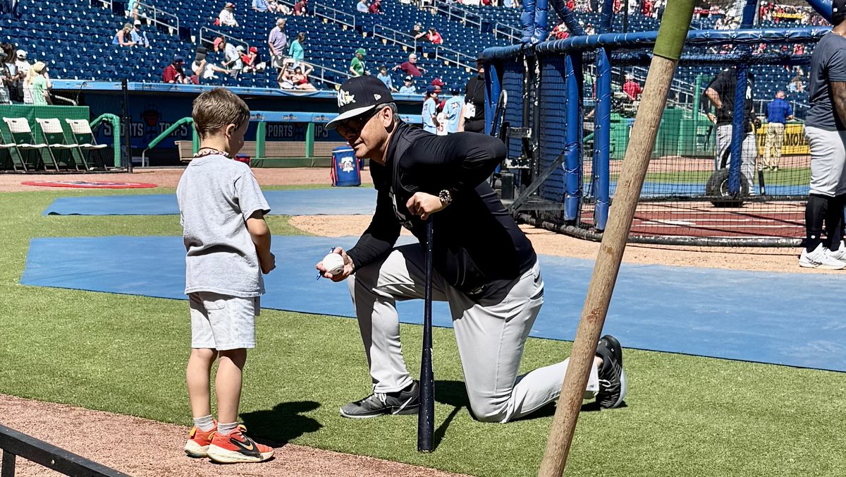 Some guys in uniform just sign a baseball when they're asked to sign a baseball. 

But if a kid asks Aaron Boone to sign a baseball, he gets a whole conversation..:

About baseball!
