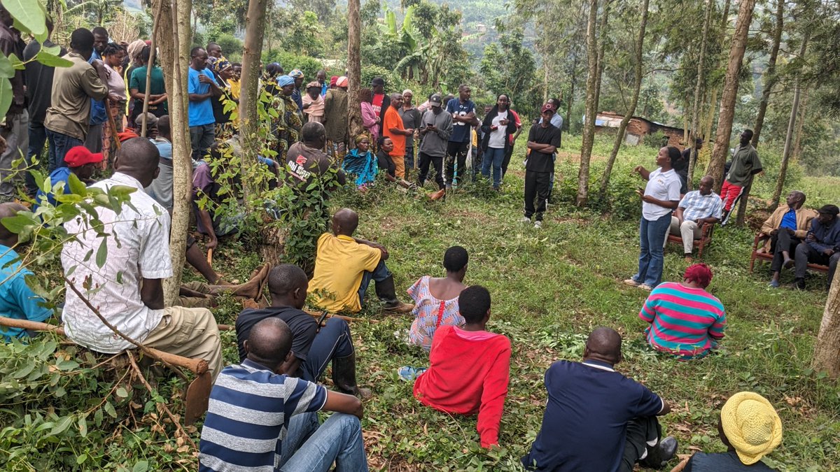 HealingHearts78's tweet photo. We served our community in Kibenga, Ndera, Gasabo, Kigali, followed by a mental health session by HHI Founder:
1️⃣ What mental health is &amp; signs of struggle
2️⃣ Mental disorders &amp; symptoms
3️⃣ Early help-seeking &amp; family support
💡 Mental health matters—seek help early.
 #HHIRwanda https://t.co/SfbZqvlwjm