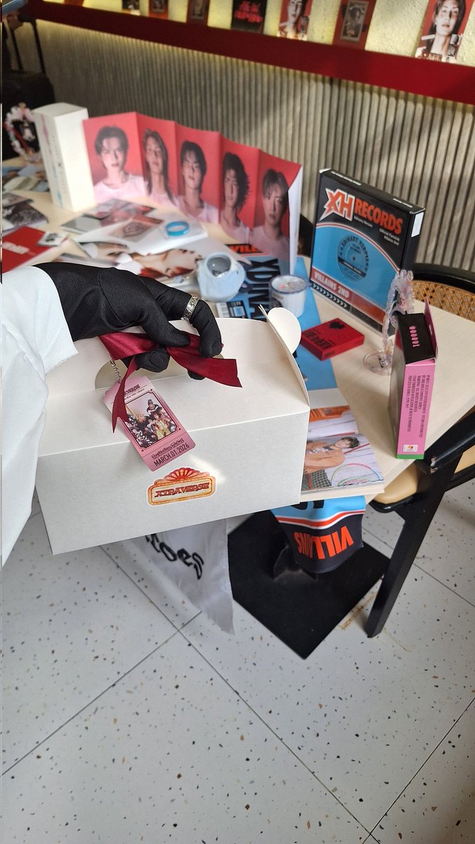 Menjadi inces sehari inspired hy ode lxve to death mood film HEHEHE — ga nyangka juara 2 lomba fashion show hihi thank u panitiaa, acaranya seru parah dan yeay dapet temen villains cakep lebih banyakkk 🖤❤️😏⛓️

#XTRAVERSE #RockTheIftar