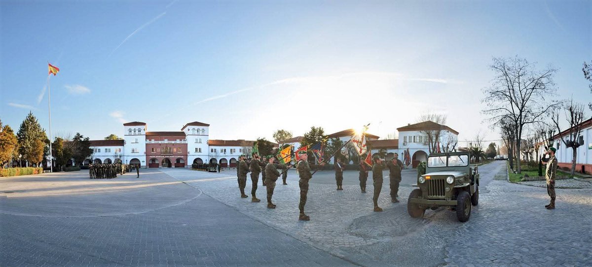 FUTER_ET's tweet image. Hoy, 1 de marzo, la #AGTP1 de la #BRILOG conmemora su LXXXVIII aniversario.
Con nuestro personal y medios, celebramos 88 años de Servicio en apoyo a las necesidades del #ET y de los españoles.
#AGTP1, "PARA SERVIR, HAY QUE LLEGAR"
#SomostuEjército