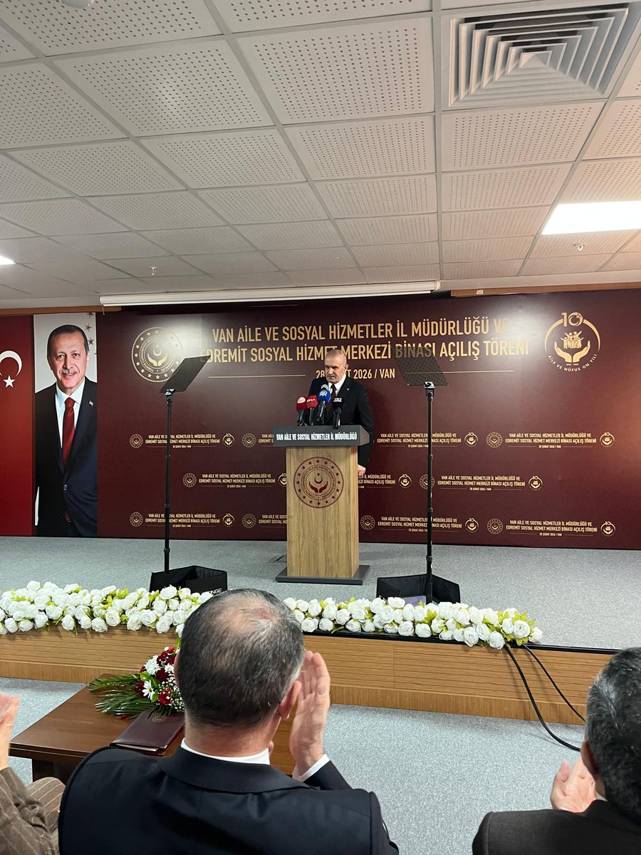 Burhan_Kayaturk's tweet photo. Aile ve Sosyal Hizmetler Bakanımız Sayın Mahinur Özdemir Göktaş’ı Van’ımızda ağırlayarak, Aile ve Sosyal Hizmetler İl Müdürlüğümüzün yeni hizmet binasının açılışını hep birlikte gerçekleştirdik. 

Sosyal hizmetlerin daha güçlü, erişilebilir ve etkin şekilde sunulmasına katkı sağlayacak bu önemli yatırımın şehrimize hayırlı olmasını temenni ediyorum. 

Devletimizin şefkat ve himayesini ihtiyaç duyan her vatandaşımıza ulaştırma hedefiyle, Van’ımızda sosyal hizmet altyapısını güçlendirmeye kararlılıkla devam ediyoruz.
