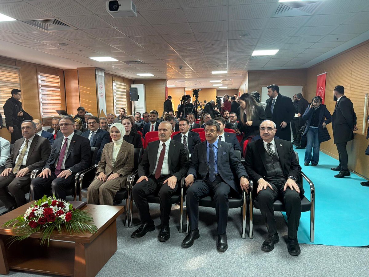 Burhan_Kayaturk's tweet photo. Aile ve Sosyal Hizmetler Bakanımız Sayın Mahinur Özdemir Göktaş’ı Van’ımızda ağırlayarak, Aile ve Sosyal Hizmetler İl Müdürlüğümüzün yeni hizmet binasının açılışını hep birlikte gerçekleştirdik. 

Sosyal hizmetlerin daha güçlü, erişilebilir ve etkin şekilde sunulmasına katkı sağlayacak bu önemli yatırımın şehrimize hayırlı olmasını temenni ediyorum. 

Devletimizin şefkat ve himayesini ihtiyaç duyan her vatandaşımıza ulaştırma hedefiyle, Van’ımızda sosyal hizmet altyapısını güçlendirmeye kararlılıkla devam ediyoruz.