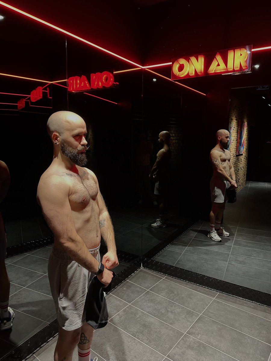 Mister moustache 👨🏻 tweet media