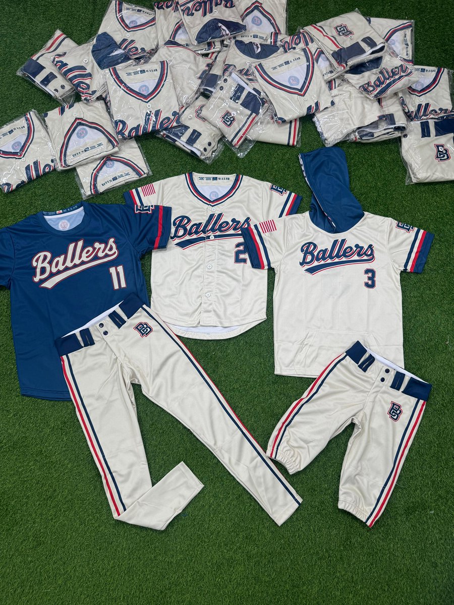 ⚾ Baseball Team Uniform Set designed for performance and style. This complete baseball team kit includes modern baseball jersey options with matching baseball pants and knicker baseball pants for game day and practice.