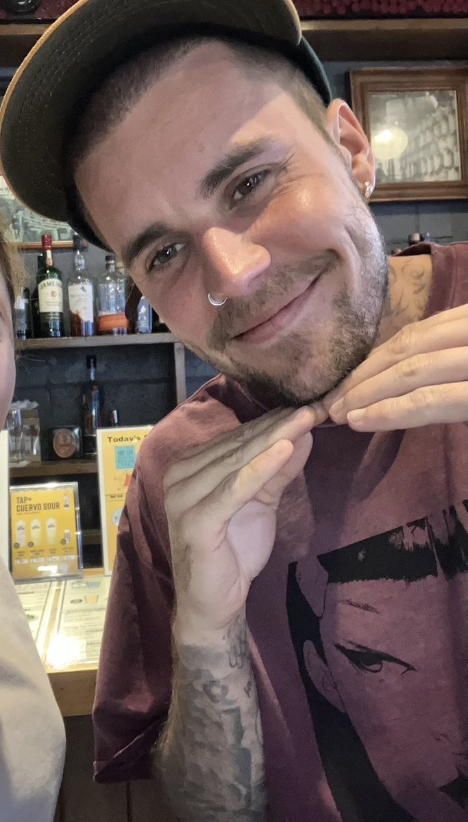 32 looks so good on himm 🥹