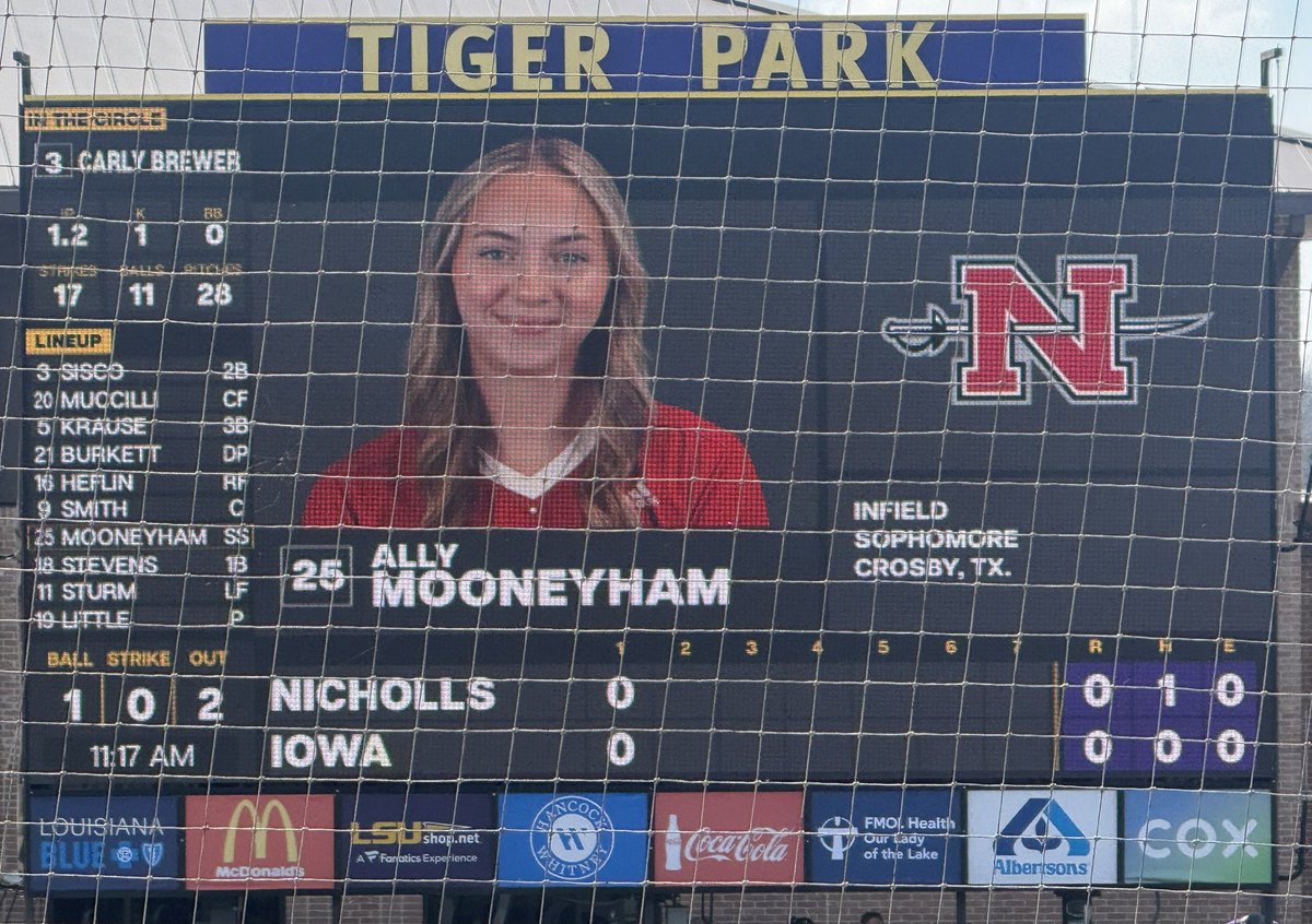 LauraLMooneyham's tweet photo. Enjoyed watching our girl and her team this weekend! @AllyMooneyham your dad and I are proud of you. Nice Defensive plays. https://t.co/QBhaWngdzY