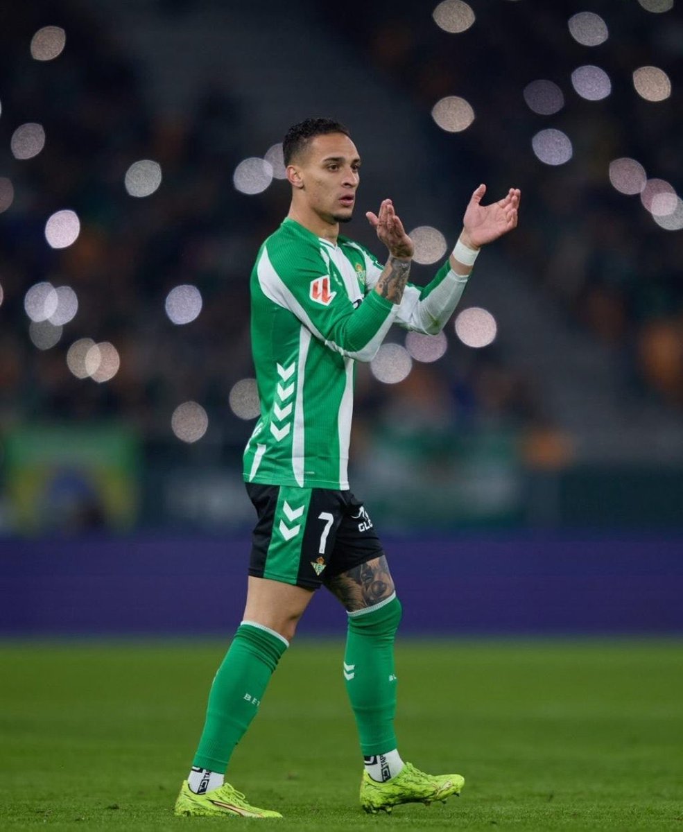 Yo con este jugador voy a muerte.

Todo lo que ha luchado por estar aquí, se ha enamorado de nosotros, todo lo que lucha y entrega aún estando con muchísimas molestias.

Siempre contigo Antony. Jugador de clase mundial, diferencial.

Todo el beticismo contigo!💚

<a href="/antony00/">Antony Santos</a>