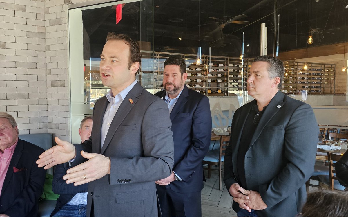 Adam Van Grack tweet media