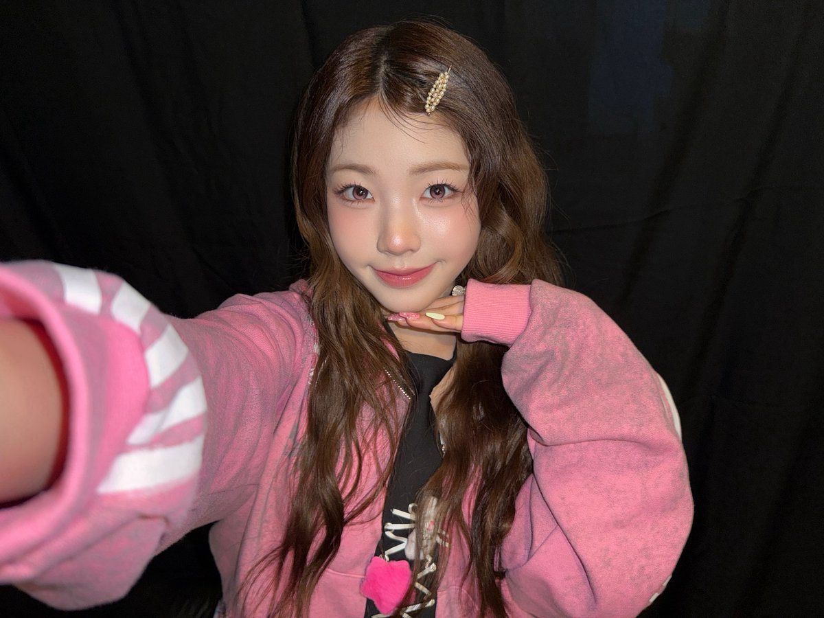 (📸) — W€V€R€E :: 21.02.26

#YOONA
⤷ Cadeau 🎁

🪼— #UNIS #유니스 #UNI_Story #SWICY #스위시