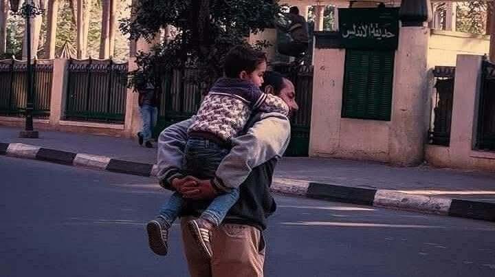 أنا بحب الصورة دي أوي حقيقي،
يا ربّ اختارلي أبّ حِنيّن وطيّب لأولادي وارزقني ذرية صالحة طيبة.