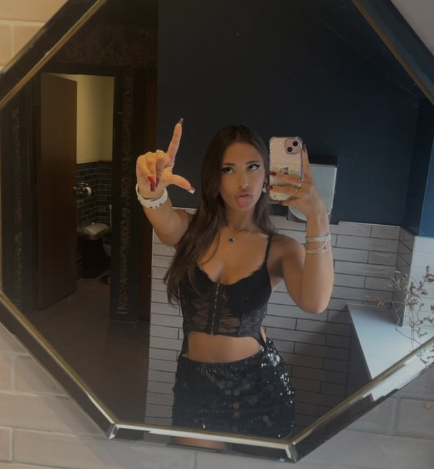 TheCatfishSimp's tweet photo. who's a good scamloser? 🫵who's a disgrace to their whole family? 🫵 who can only get off to scambrats ripping them offff? 🫵🫵🫵🤣

catfish findom fetish teen brats drain latex pvc loser ripoff nsfwtwt cffindom simp sub https://t.co/svhSot5OIt