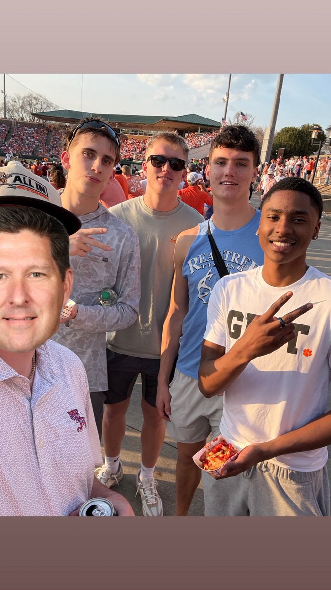 Spam Perry tweet media