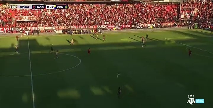 🚨 LAMENTABLE.

👎 Minuto 85 e hinchas de #Newells comienzan a abandonar el Coloso del Parque.

👊 También hubo golpes de puño entre socios “leprosos”. 

Seguinos y obtene los códigos para ver GRATIS todo el fútbol argentino 🇦🇷.