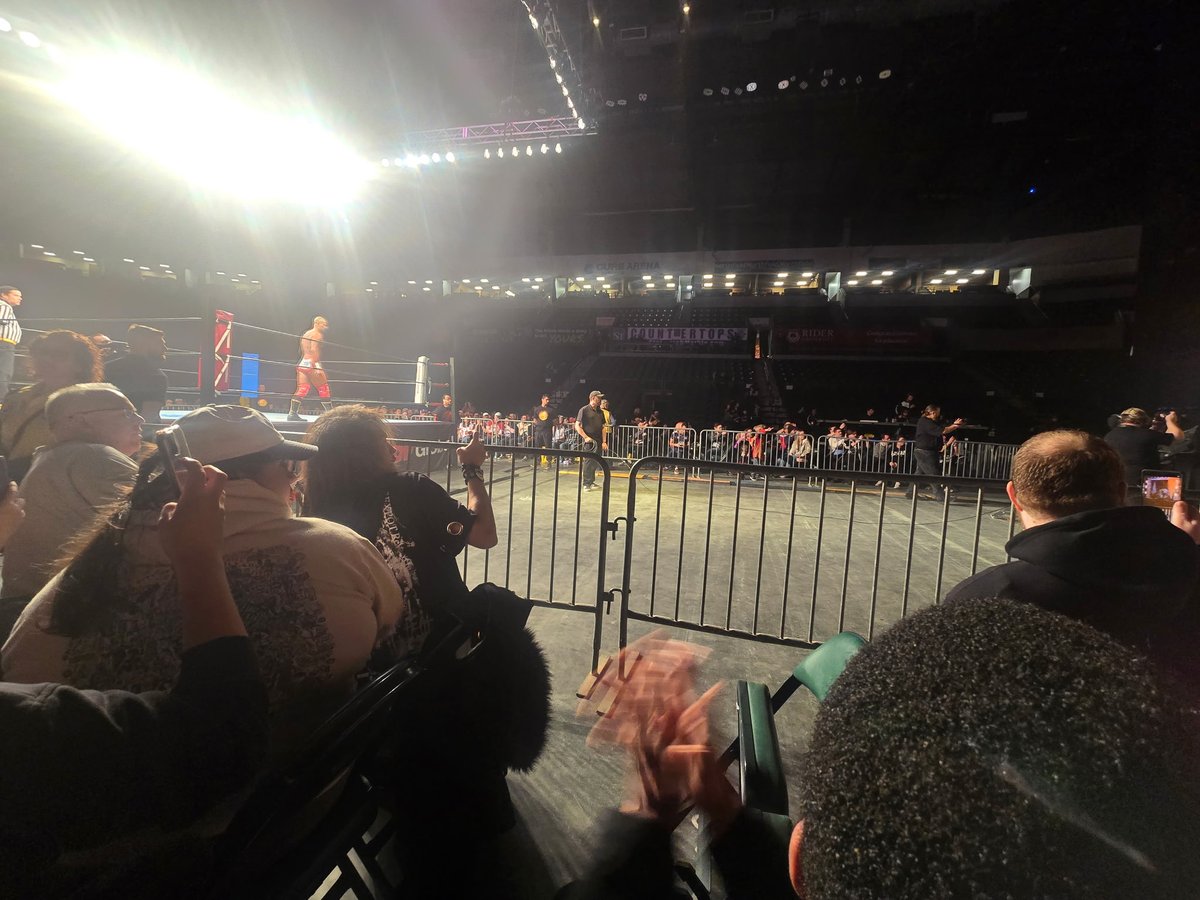 TheZayaBrand's tweet photo. Had a blast at #njnbgusa this past Friday. Super fun show. Enjoyed Takeshita/ELP going at it. Very fun stuff. https://t.co/NC6fzxd8sK