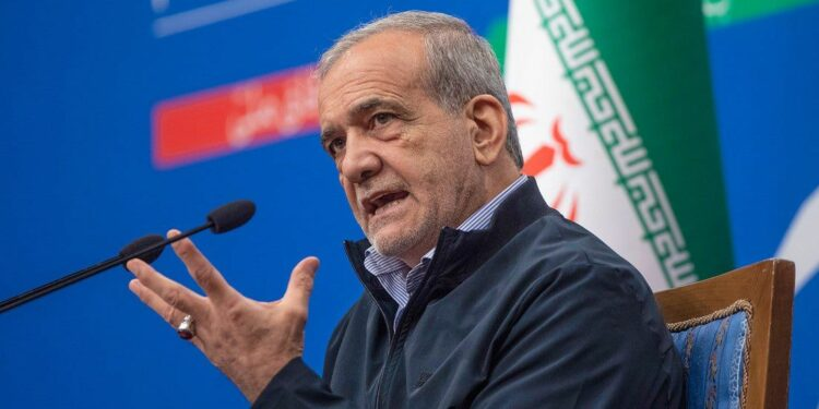 EEdsanz18's tweet photo. 🇮🇷 El Pdte. Masoud Pezeshkian advirtió que el martirio del Ayatolá Jameneí "nunca quedará sin respuesta".

La Guardia Revolucionaria Islámica anunció operaciones más devastadoras ante la agresión de EE. UU. e Israel.

🔗 https://t.co/2F42HGiwi6

#Irán #Soberanía #bbvipks4 https://t.co/UumWasRXBt