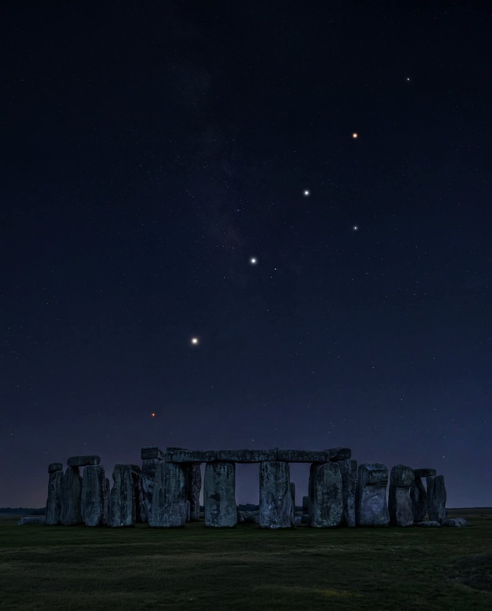 The alignment of 7 planets over stone henge tonight !