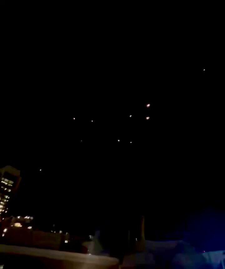 cryptocool00's tweet photo. New:

Iranian ballistic missile bypasses air defenses and strikes Jerusalem, Israel. https://t.co/ntJLjBQ4af