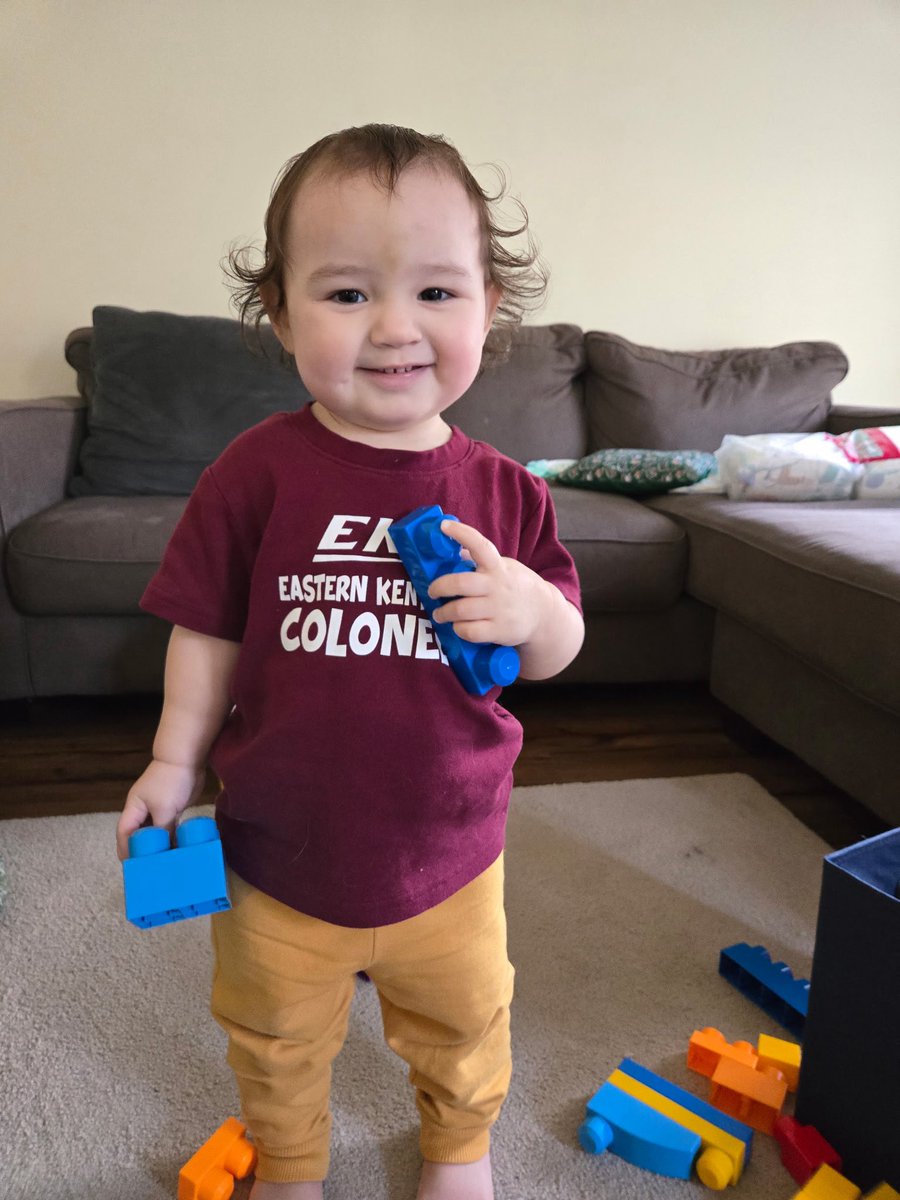 MrMarketingPhD's tweet photo. Akari had a lot of fun playing with mommy and her building blocks while daddy recovered from his cold. This weekend has flown by! 🧱👶 #WeekendFun #Family #BlockBuilding https://t.co/wzgbIQRctZ