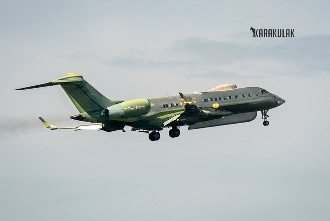 HAVA-SOJ bizim için oldukça önemli. Savaşın görünmeyen yüzü sandığınızdan daha önemli ve bu konuda büyük gelişme elde ediyoruz. 

Oldukça uzak mesafelerdeki hava savunma sistemlerini tespit edip üstüne kör edebileceğiz. E-7T ile beraber inanılmaz büyük bir güce sahip oluyoruz.
