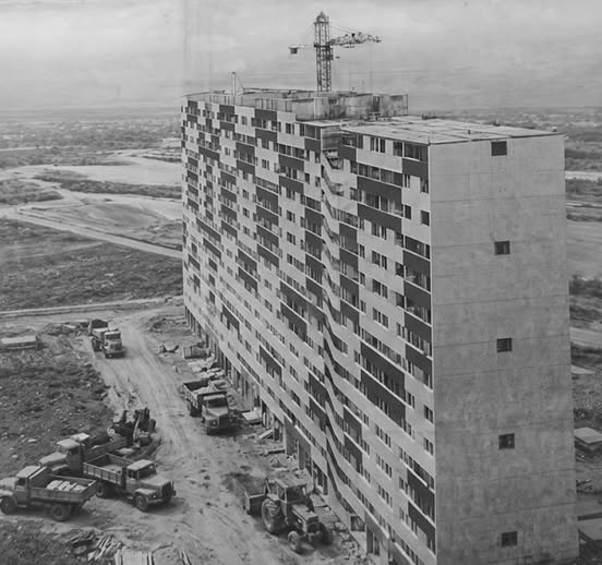 Quartier neuf  🏗️ cité  moderne HLM 🏙️  à MEAUX 1960 Les débuts de la ZUP Pierre-Collinet, presque un désert tout autour.