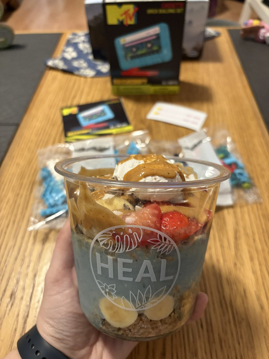 Munchin while Buildin 😋 

Lovely lazy Sunday