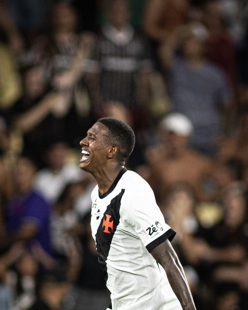 VascodaGama's tweet photo. O primeiro gol vestindo a camisa que te acompanha desde que nasceu. 💢

Vamos, Robert! 💪

📸: Matheus Lima | #VascoDaGama https://t.co/mpAySGa6Wq