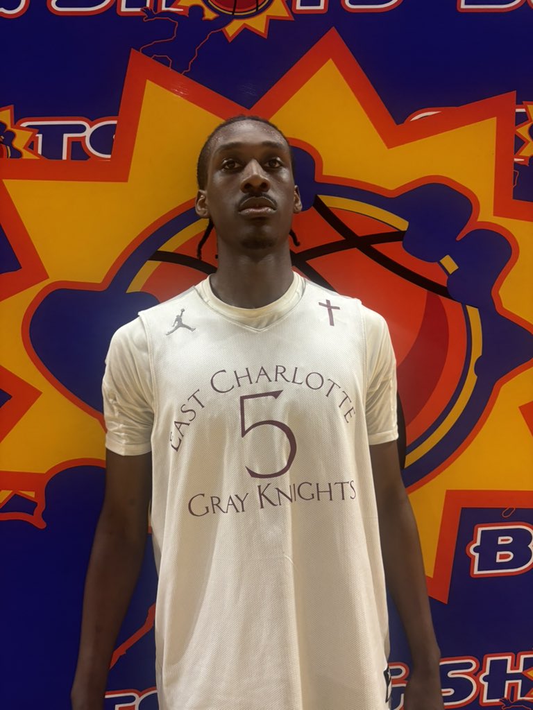 BigShotsGlobal's tweet photo. #BIGSHOTS #PrepNationals 

Post Grad Platinum Blue 

East Charlotte Christian Grey (NC) - 85 
12 Josiah Montgomery 21 
5 Kwesi Smith 18 
24 Aiden Jones 14 

Southeastern Prep Black (FL) - 34 
0 Blake Ormston 9 
22 Itay Nuhamovici 7 
7 Winston Sigh 4 https://t.co/FoXAWvxPCZ