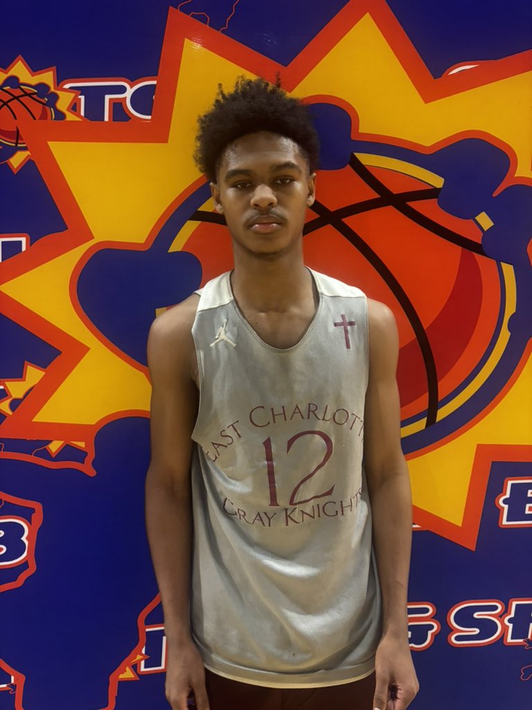 BigShotsGlobal's tweet photo. #BIGSHOTS #PrepNationals 

Post Grad Platinum Blue 

East Charlotte Christian Grey (NC) - 85 
12 Josiah Montgomery 21 
5 Kwesi Smith 18 
24 Aiden Jones 14 

Southeastern Prep Black (FL) - 34 
0 Blake Ormston 9 
22 Itay Nuhamovici 7 
7 Winston Sigh 4 https://t.co/FoXAWvxPCZ