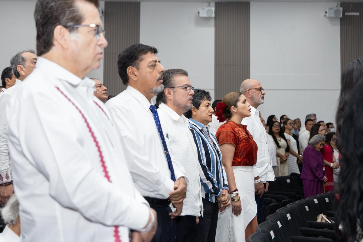 pacochacon_'s tweet photo. Este domingo asistí a la Sesión Solemne del H. Congreso del Estado, donde nuestro gobernador Eduardo Ramírez @ramirezlalo_ entregó la Medalla “Ángel Albino Corzo Castillejos” al Dr. Florentino Pérez Pérez, una de las más altas distinciones que otorga el Poder Legislativo de Chiapas.

Un merecido reconocimiento a su destacada trayectoria como investigador, escritor y cronista, así como a su invaluable aportación a la educación y la cultura de nuestro estado.

#HumanismoEnAcción #HumanismoQueTransforma