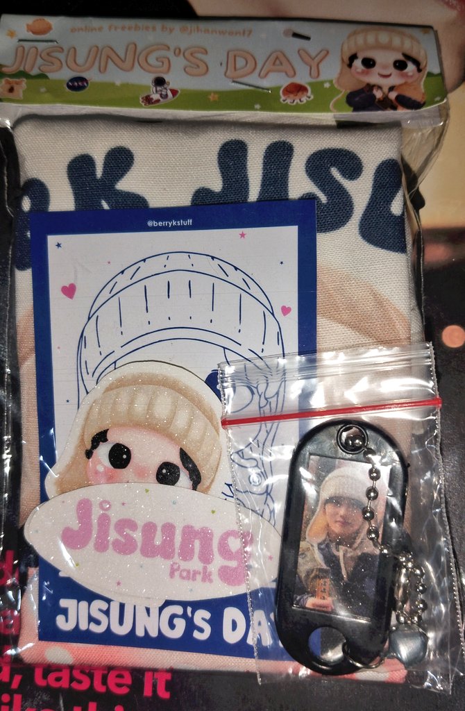 yodreamforJJ's tweet photo. (maaf sebenernya ini telat bangett up nyaa😭🙏) 

aku mau ucapin makasih banyak kepada kakak² karena udah buat freebies segemes inii, asli suka bangett 😭🫶
@leebialeee @chanloeymae @IbuunJisung @jihanwon17 @panpan14_ @chavaadaily @curlyrenjun https://t.co/UEwfbsLGos
