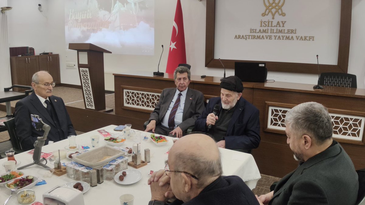 isilayvakfi's tweet photo. İSİLAY Vakfı geleneksel iftar buluşmalarının ikincisi gerçekleştirildi.

İslami İlimleri Araştırma ve Yayma Vakfı (İSİLAY) bünyesinde düzenlenen ikinci iftar programı, protokol konuşmaları ile birlikte geniş bir katılım ve yoğun bir manevi atmosfer eşliğinde tamamlandı. https://t.co/Trdoh2Htfa