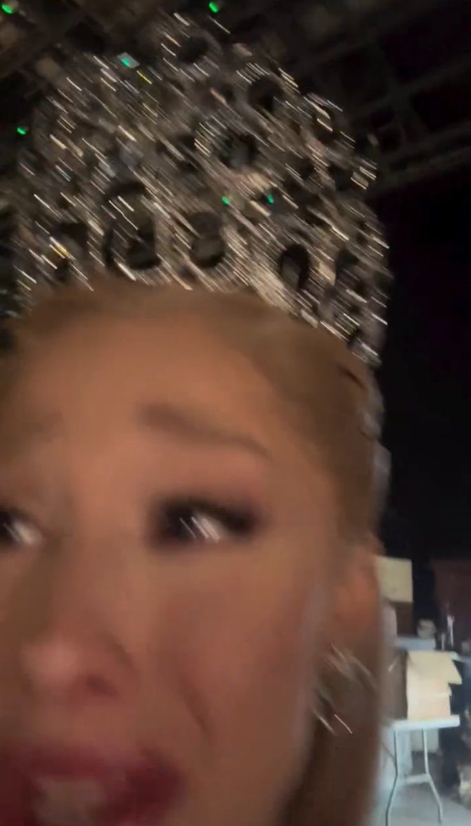 gelphiekisser's tweet photo. I MISS WICKED I MISS CYNTHIA ERIVO I MISS ARIANA GRANDE I MISS JONATHAN BAILEY I MISS THE CAST I MISS THE NONSTOP PROMO OF THE OFFICIAL ACC I MISS https://t.co/smLWhiP0OM