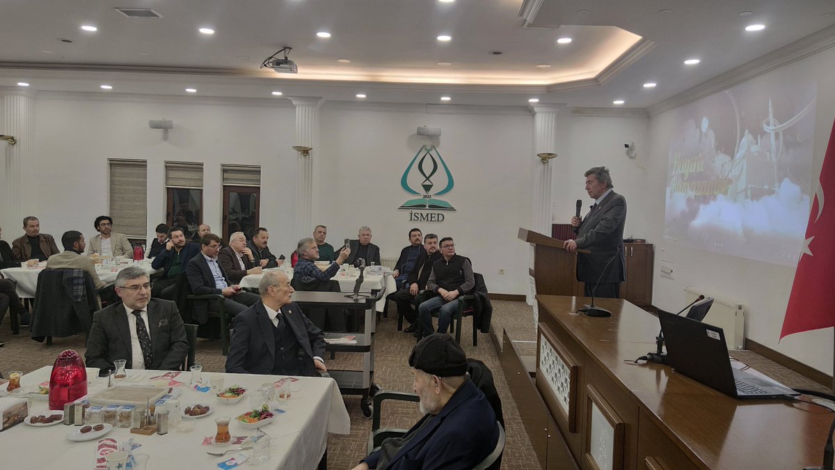 isilayvakfi's tweet photo. İSİLAY Vakfı geleneksel iftar buluşmalarının ikincisi gerçekleştirildi.

İslami İlimleri Araştırma ve Yayma Vakfı (İSİLAY) bünyesinde düzenlenen ikinci iftar programı, protokol konuşmaları ile birlikte geniş bir katılım ve yoğun bir manevi atmosfer eşliğinde tamamlandı. https://t.co/Trdoh2Htfa