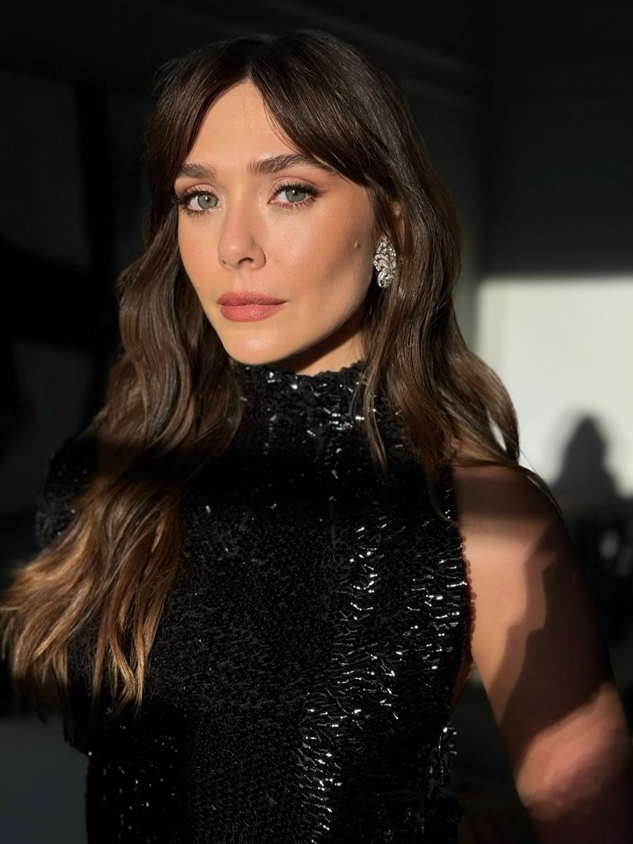 Elizabeth Olsen Access tweet media