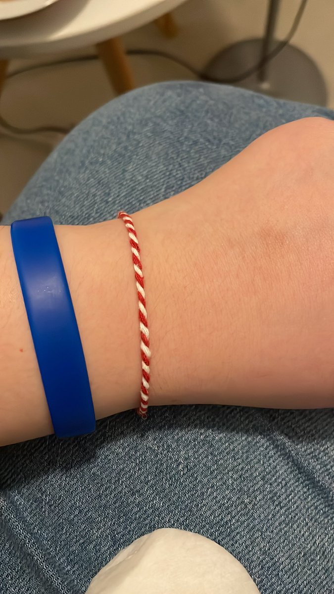 Şahsi olanım yok kedimde yanımda değil sadece kendimi marteniçkalayabildim🤲🏻💖