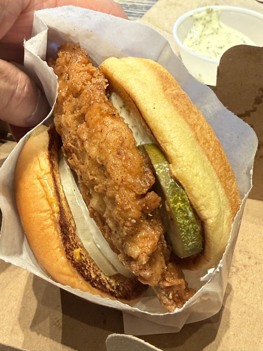 Merchandise7X's tweet photo. I love you @shakeshack but every time I order a SmokeShack is like a crapshoot 🤷‍♂️
Last week it was deliciously juicy &amp; today is like chewing on a piece of cardboard. The inconsistency is too frequent😰 PS: your chicken sandwich❤️ is the hill I’ll die on over that @ChickfilA 🤣 https://t.co/HQfj33RPUv
