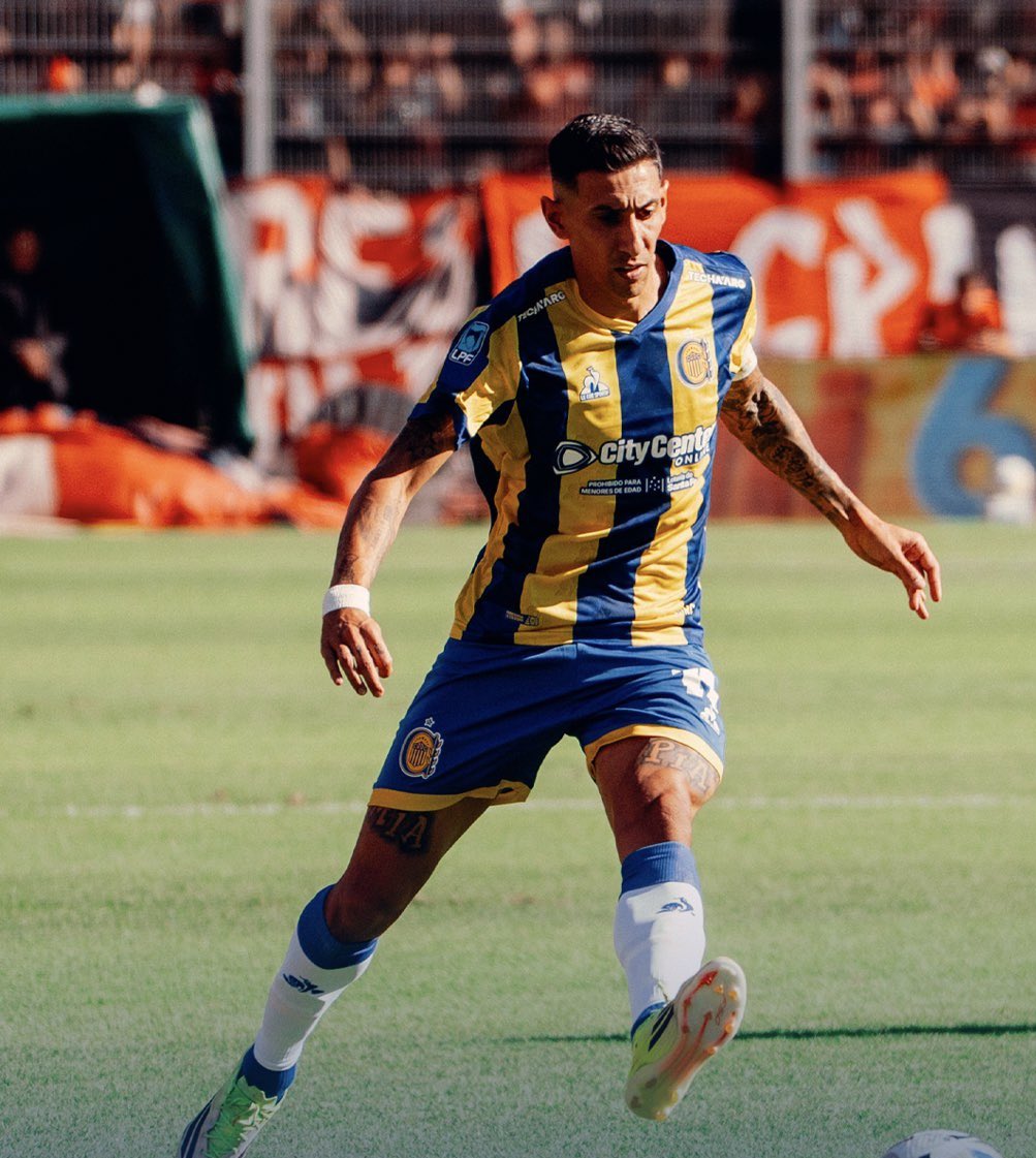 La linda costumbre de años  <a href="/RosarioCentral/">Rosario Central</a> .
La pelota siempre al 11.
💛💙