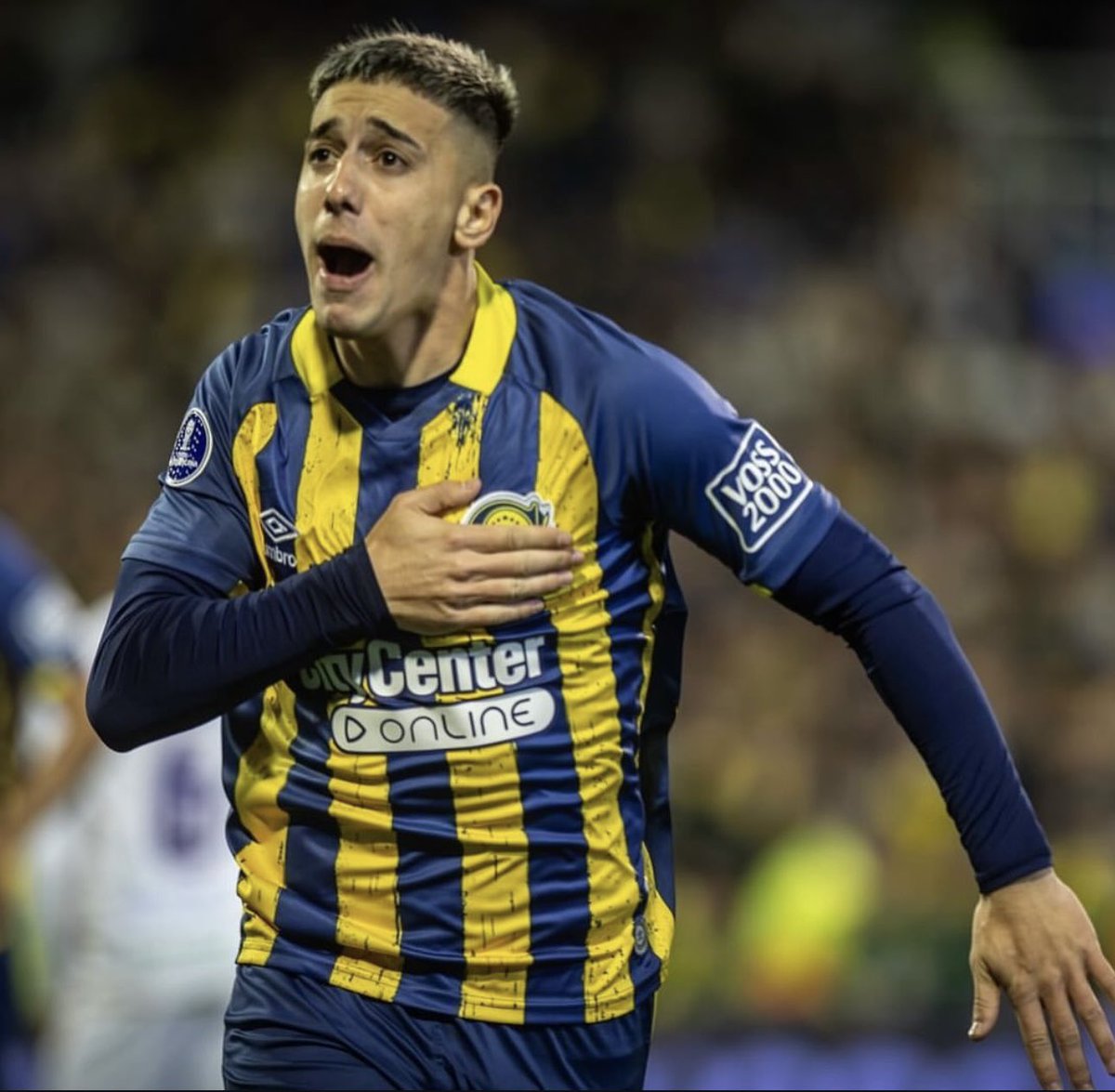 🤯📊Desde su llegada a #RosarioCentral, Agustín Sandez ganó TODOS los clásicos que disputó. 6 de 6.

Hoy participó de la jugada del primer gol metiendo el centro y asistiendo a Enzo Copetti en el segundo.