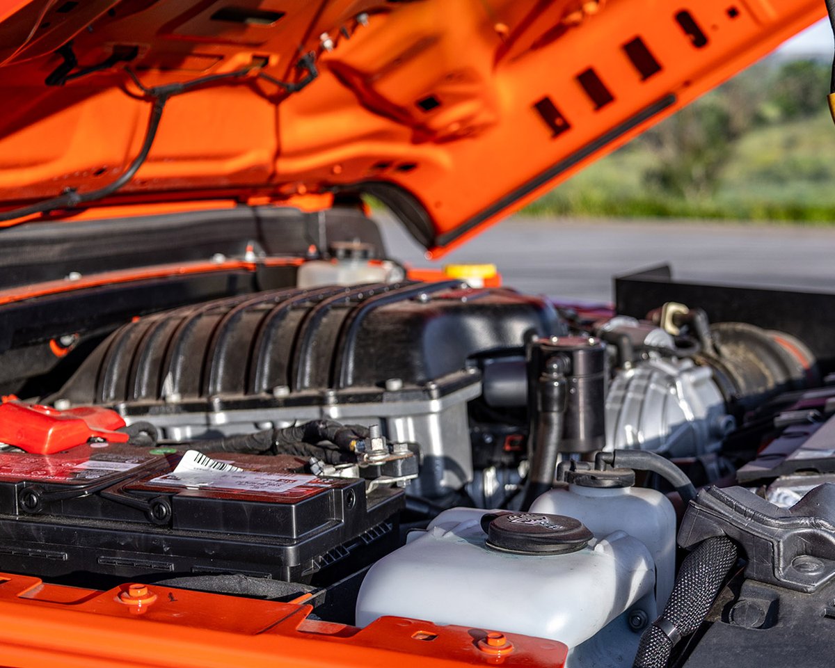 Barrett_Jackson's tweet image. Punk’n Metallic with 1,000 reasons to bid! This 2023 @Jeep #Gladiator AMW 1000 custom pickup known as "Hellephant" is powered by a Mopar Hellephant 7.0-liter Hemi engine. Selling with No Reserve at the 2026 Palm Beach Auction, April 16-18.

Learn more: bit.ly/PB26TW-2023Jee…
