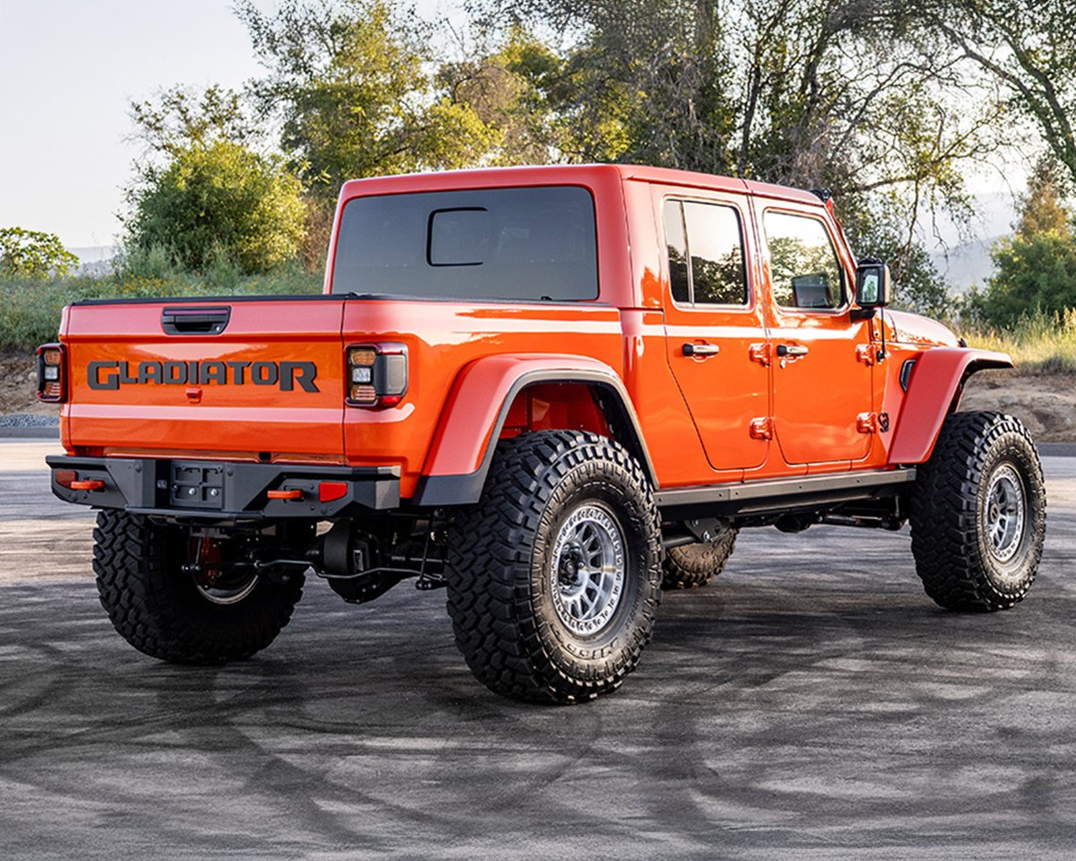 Barrett_Jackson's tweet image. Punk’n Metallic with 1,000 reasons to bid! This 2023 @Jeep #Gladiator AMW 1000 custom pickup known as "Hellephant" is powered by a Mopar Hellephant 7.0-liter Hemi engine. Selling with No Reserve at the 2026 Palm Beach Auction, April 16-18.

Learn more: bit.ly/PB26TW-2023Jee…