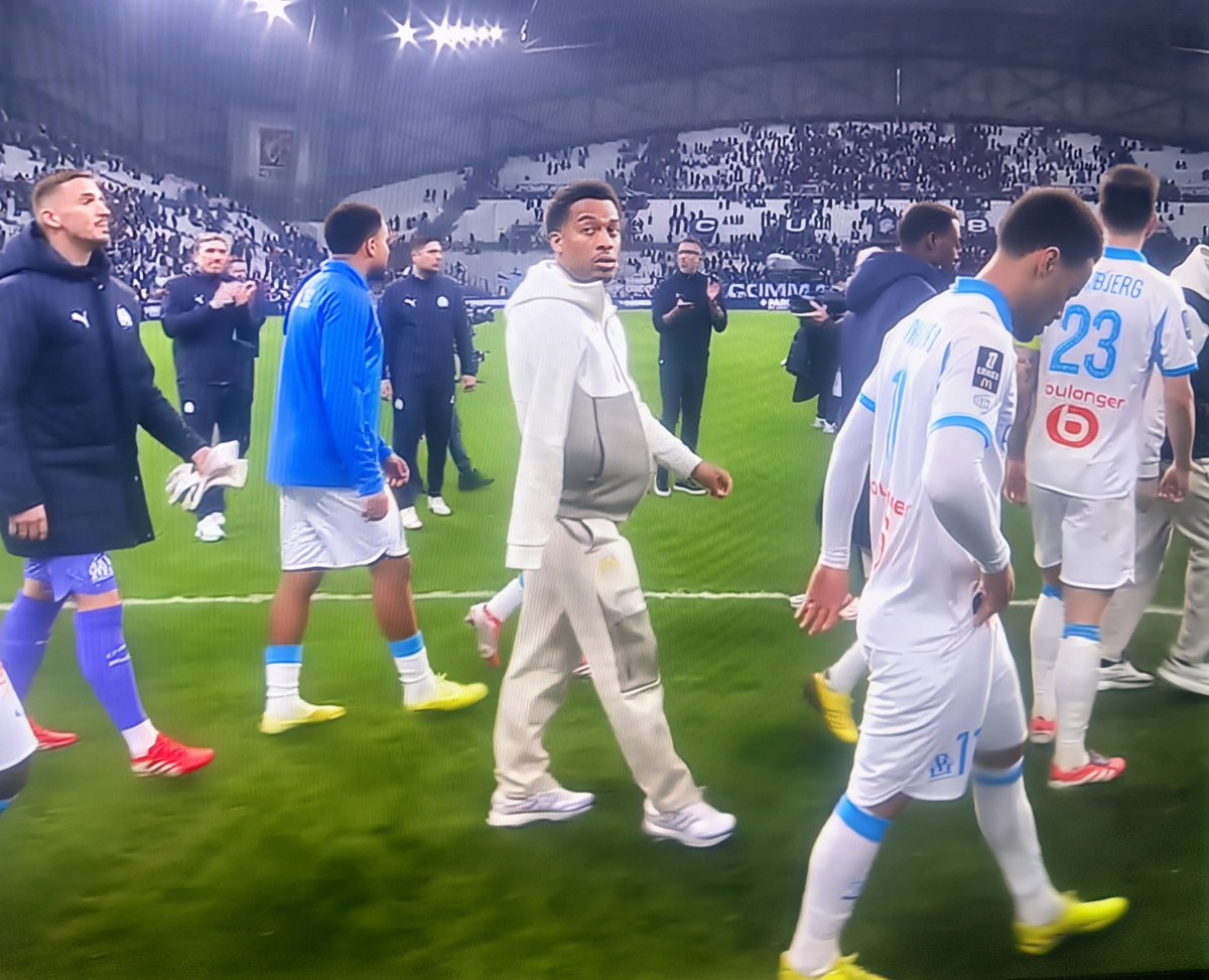 🔹La mauvaise nouvelle du soir la blessure à l'épaule de Quinten Timber 🇳🇱 🤕

#TeamOM 🔵⚪ <a href="/OM_Officiel/">Olympique de Marseille</a>