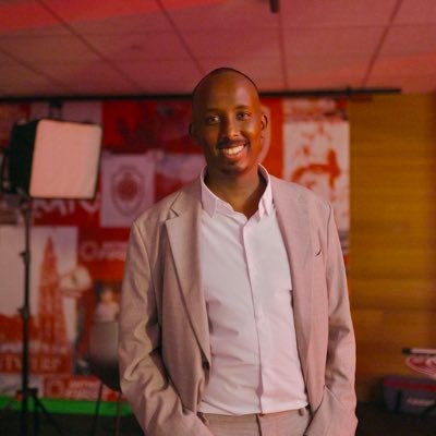 أحمد المعلم وكيل اللاعب مهند الشنقيطي يجيب على استفسارنا حول ما يُثار بشأن موكله:

“هي إشاعات لا أساس لها من الصحة. لا توجد أي مفاوضات مباشرة مع اللاعب خارج الفترة النظامية كما يُتداول، كما أن ما يُقال عن تفاوض أحد الإداريين معه غير صحيح.”