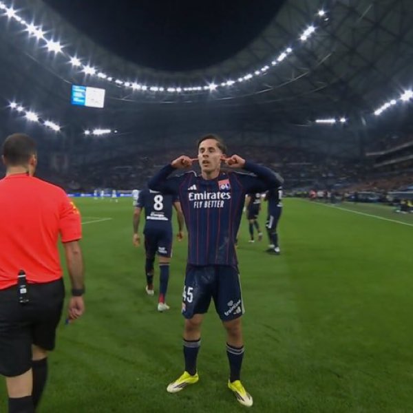 J’ai mis pause à 3-0 en futchampions il a pas voulu quitté et j’ai perdu