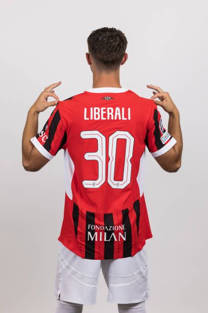 Noi gli abbiamo girato le spalle 
Forse un giorno ci pentiremo 
Grande Mattia.