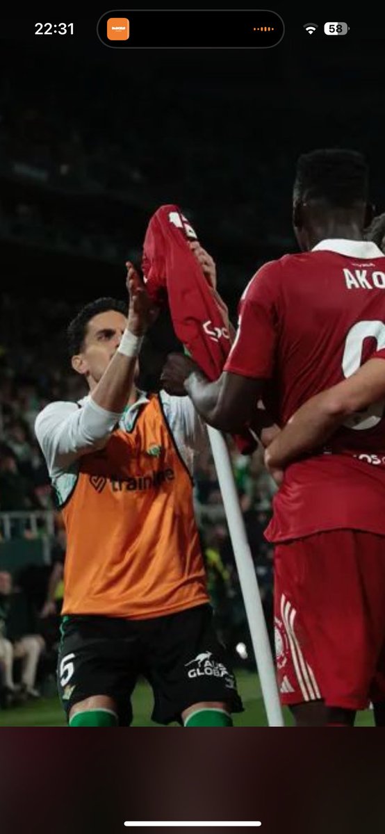Hoy se ha enfadado porque no lo ha hecho el <a href="/MarcBartra/">Marc Bartra</a> 

La gente así da asco sea del equipo que sea