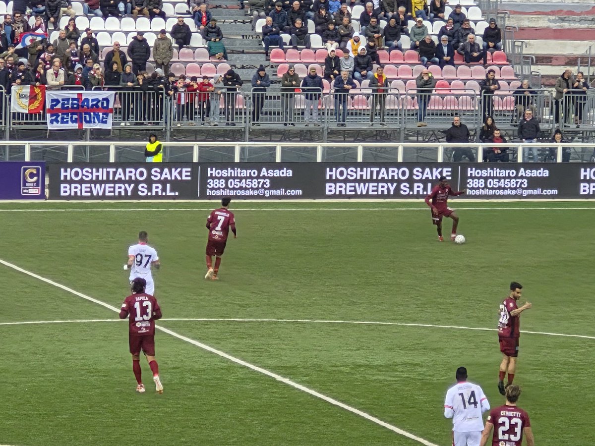 ロゴだけ送ったはずなのに、フルネーム、電話番号、メールアドレス全部