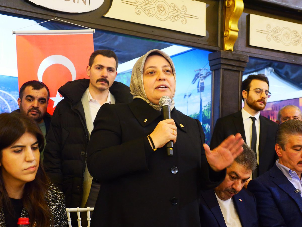 y_konal's tweet photo. 📍ESENLER 
Anadolu Sokağında 
Mardin il kültür Derneği ve Değerli Kardeşimiz İBB  Meclis üyemiz Av.Mehmet Rıdvan Arslanın daveti ile bir aradaydık .

Bu akşam, Milli Eğitim Bakanımız @Yusuf__Tekin, Milletvekillerimiz @cuneytyuksel_, @deryaayaydin34 ve kıymetli Belediye başkanımız @tevfikgoksu ile birlikte Mardinli kardeşlerimizin misafiri olduk, Ramazan’ın birleştirici ruhunu beraber yaşadık.